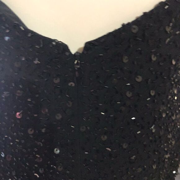 NWT Beaded halter gown. Read description size 6 price reflectsfew beads missing - Picture 3 of 8